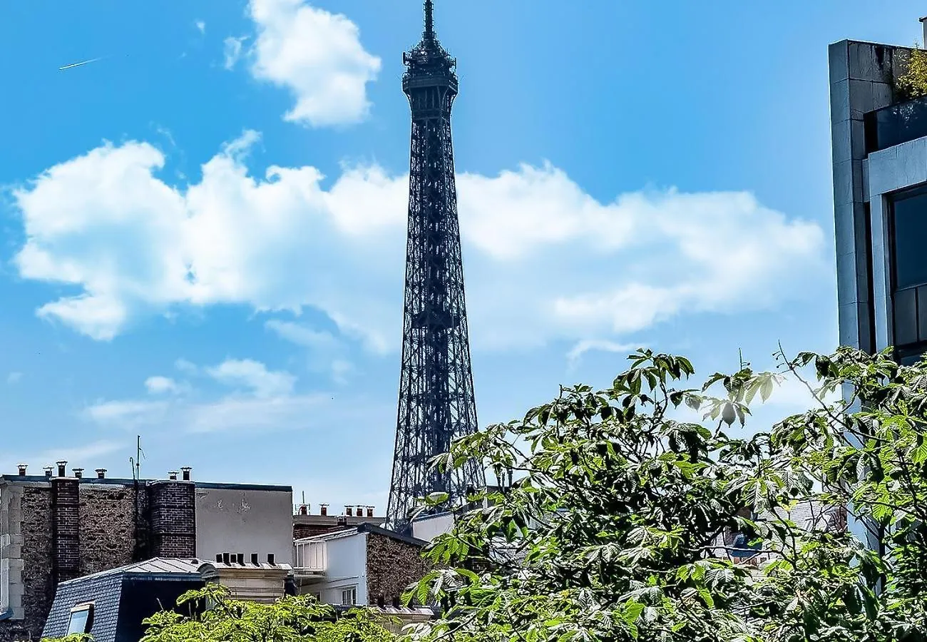 Signature Champs Elysees Paris