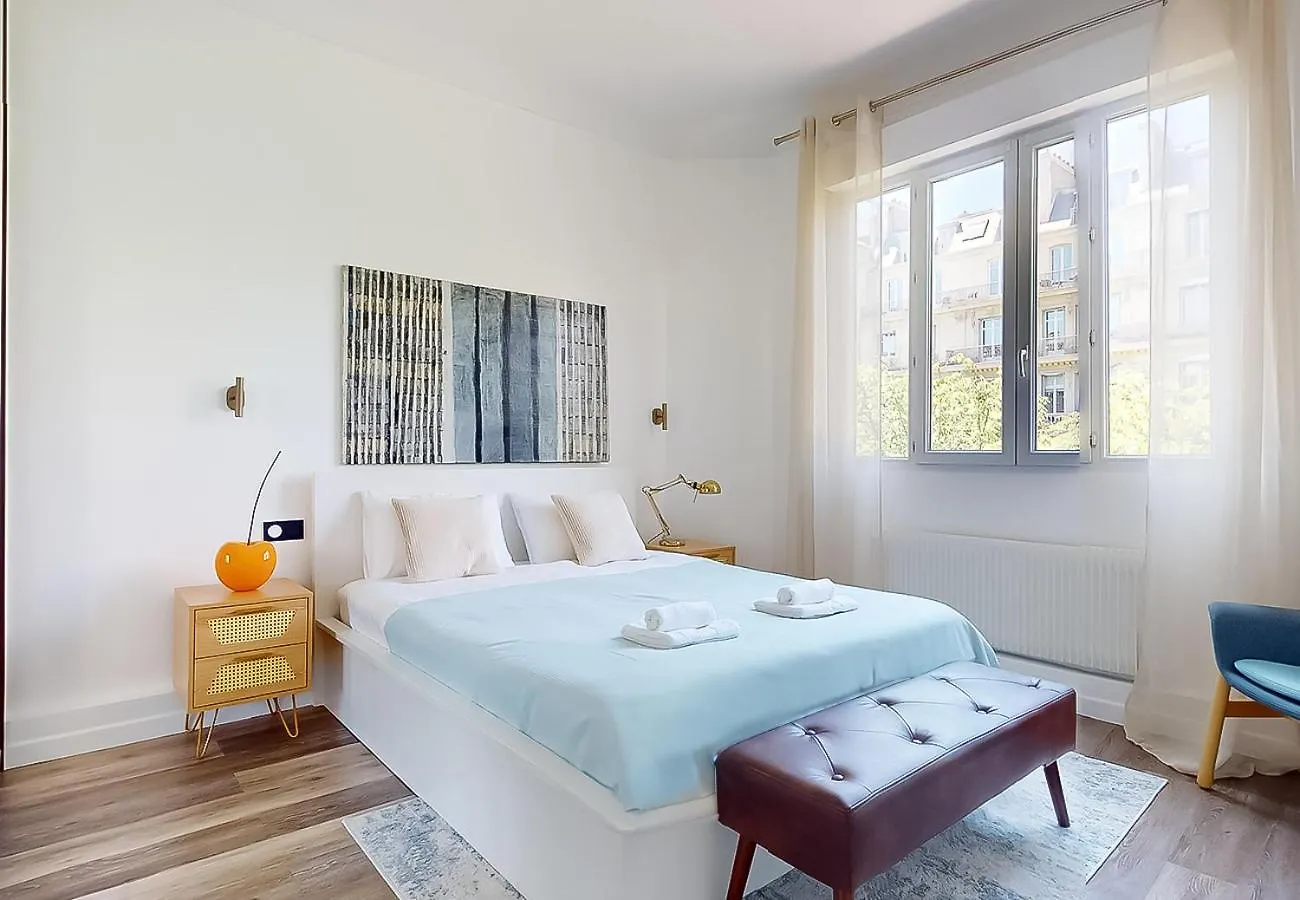 Apartment Signature Champs Elysees Paris France